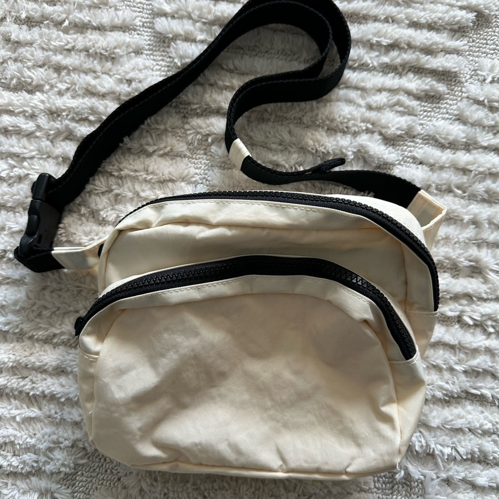 BAGGU fanny pack - ivory - EUC